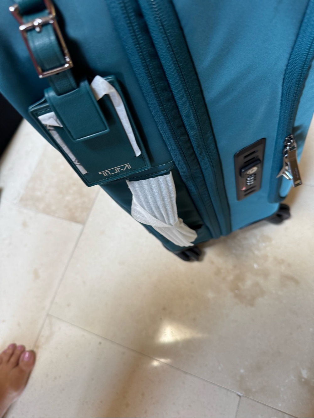Tumi Leger International Spinner Carry-On - Picture 11 of 15